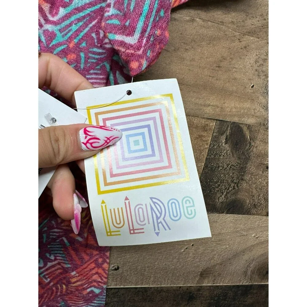 NWT Lula Roe Women's Classic T Geometric T-Shirt Size X-Small - Picture 2 of 5